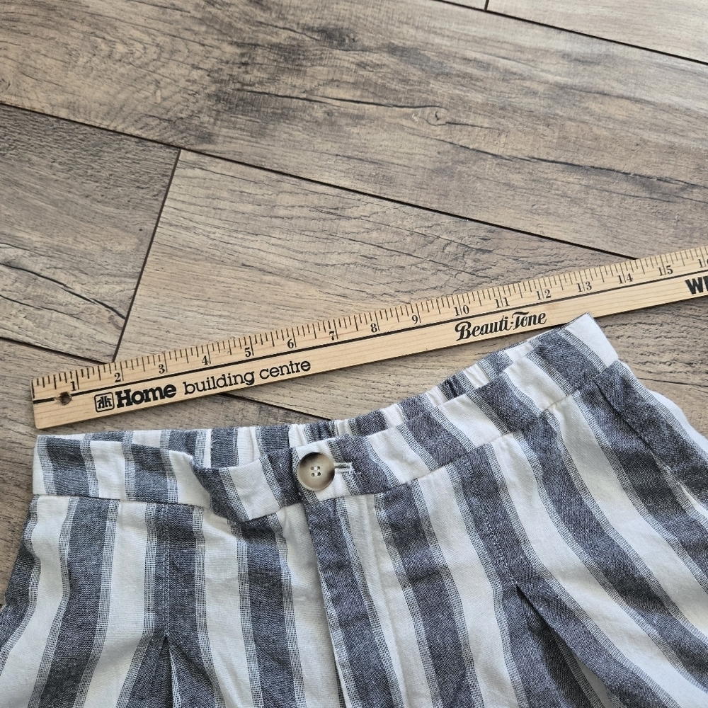 Heartloom Striped Gray and White Women's Medium Shorts - Picture 10 of 13